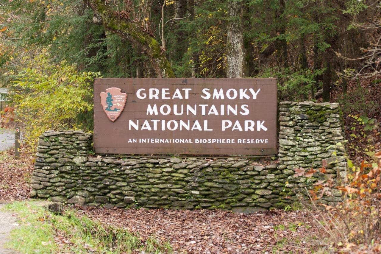 A Stones Throw, You Get 1089 Free Attraction Tickets Per Paid Day, Dollywood And Much More! Pigeon Forge Exteriér fotografie