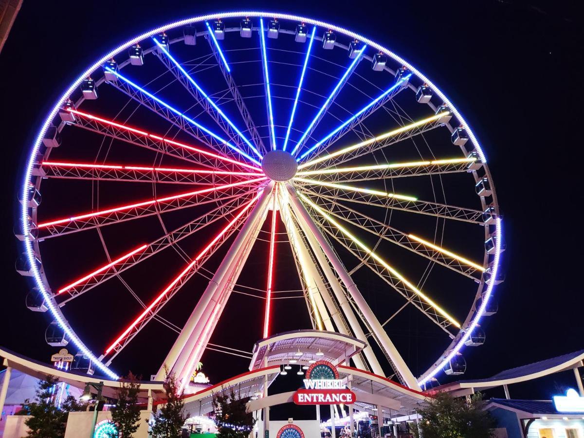 A Stones Throw, You Get 1089 Free Attraction Tickets Per Paid Day, Dollywood And Much More! Pigeon Forge Exteriér fotografie